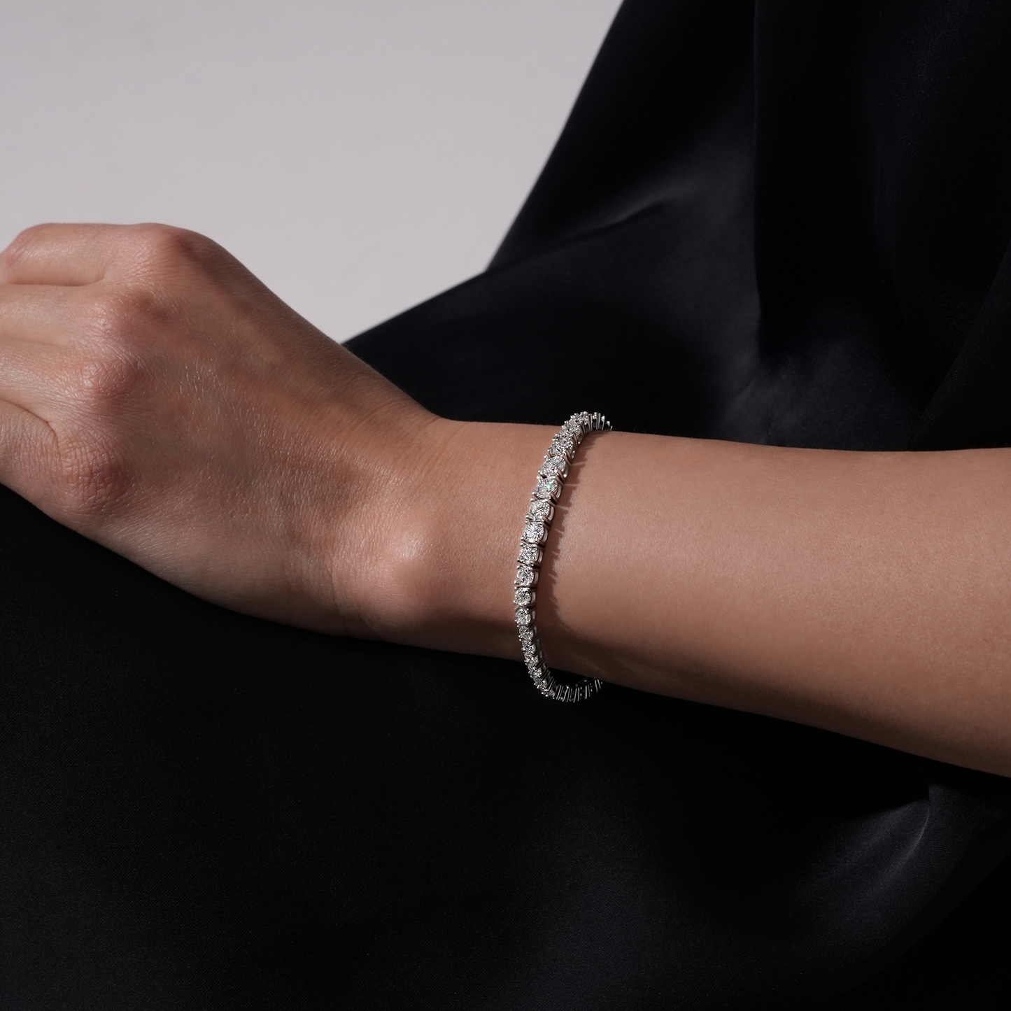 Graduated tennis bracelet 7.6 carats